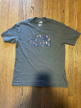 The North Face Graphic Tee XS Relaxed Fit Floral Logo Gray